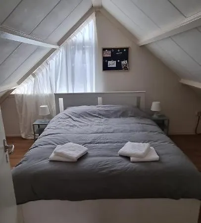 Holiday home Zomerhuis, Centraal Gelegen, Rustige Locatie. *
